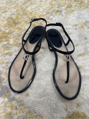 CHANEL Black T-Strap Leather Sandals with Silver CC Logo